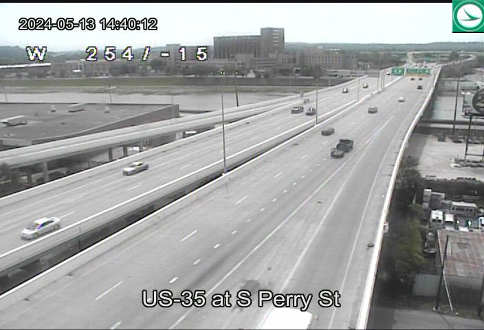 Traffic Cam US-35 at S Perry St